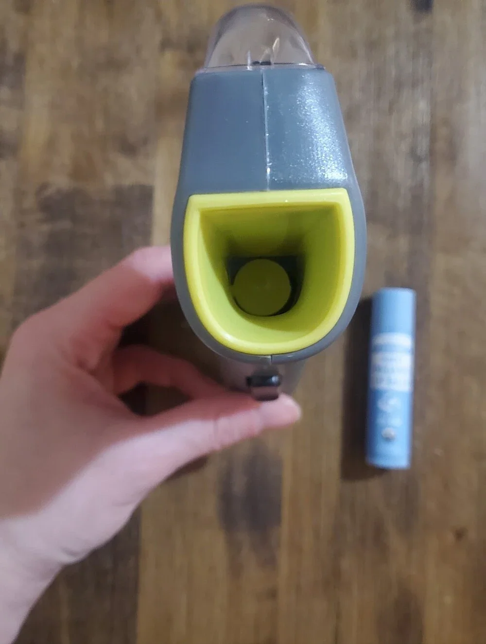 New Handheld Treat Launcher For Dogs - Fun Food Toy